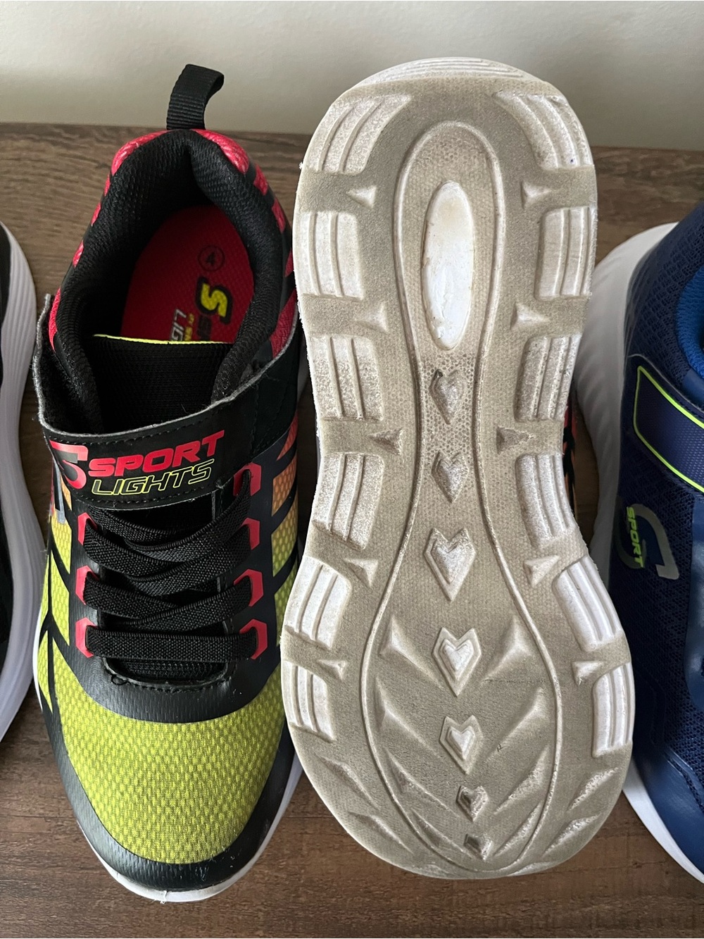 Boys Shoes Skechers Sneakers 3 Pair Bundle Size 4 - Picture 8 of 12
